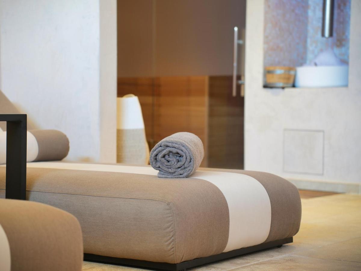 Un ou plusieurs lits dans un hébergement de l'établissement Les Regalia Hôtel & Spa
