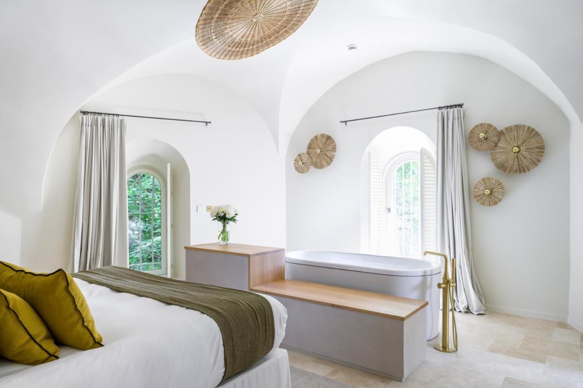 Un ou plusieurs lits dans un hébergement de l'établissement Le Couvent des Minimes, un Hôtel & Spa L'Occitane en Provence