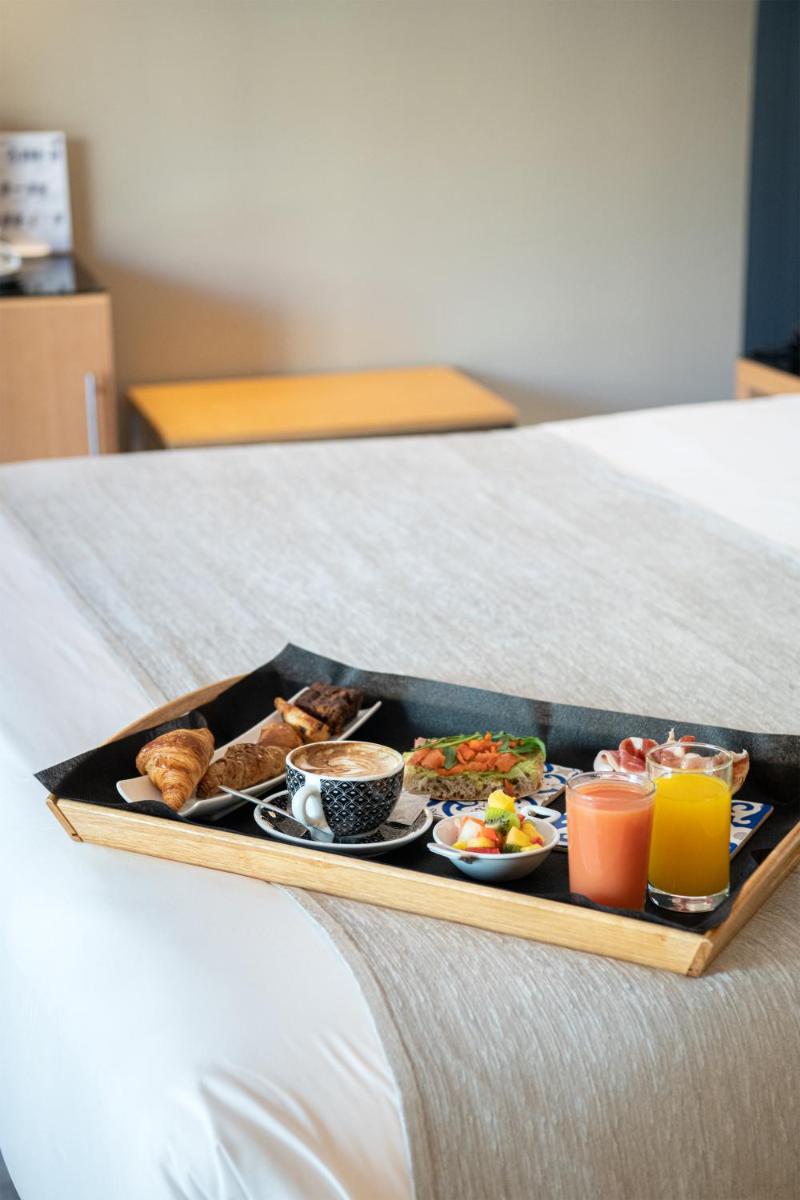 Comida en o cerca de este hotel
