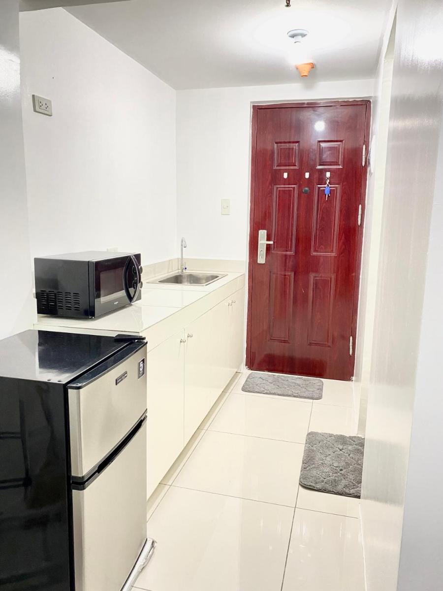 VERY COZY Queensized Bedroom Condo in Parañaque City Near NAIA Pasay Airport and Mall of Asia - Housity