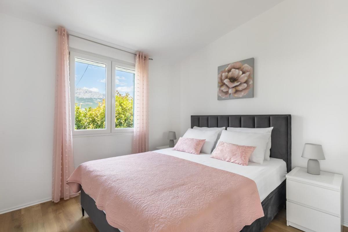 Tonina apartment - with terrace, jacuzzi, free parking - Housity