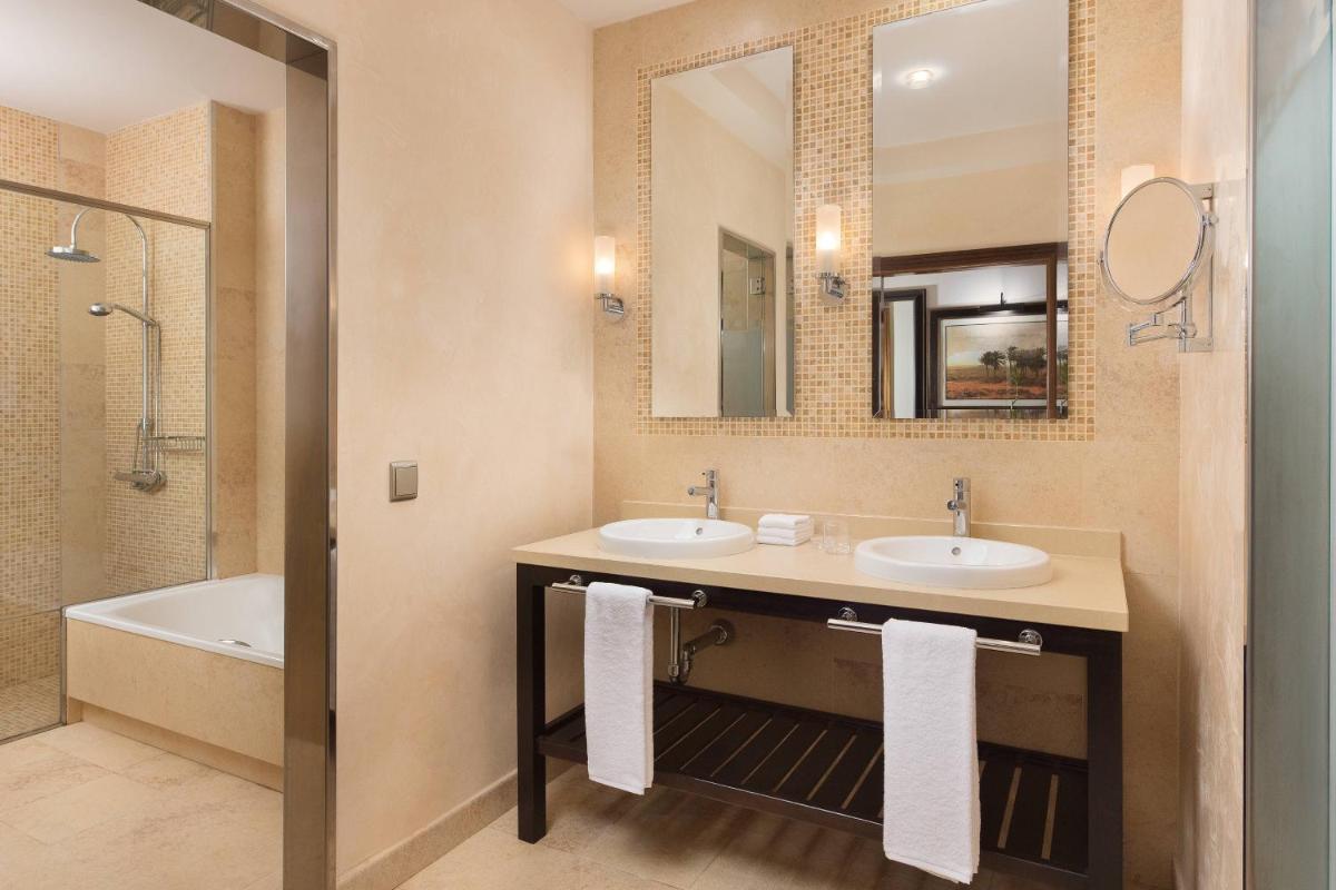 Un baño de Sheraton Fuerteventura Golf & Spa Resort