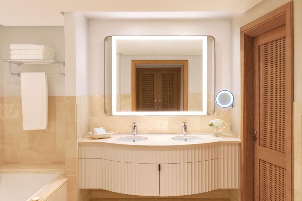 Un baño de The Ritz-Carlton Tenerife, Abama