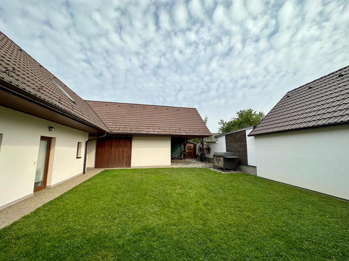 U nás na chalupě - Housity