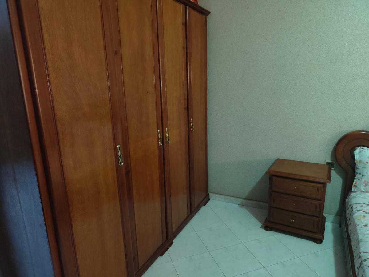 APPARTEMENT PROCHE BUS CTM 90M2 PROPRETE ET HYGIENE IRREPROCHABLE très bien équipé UNE CHAMBRE et 2 SALONS avec couchage seddari - Housity