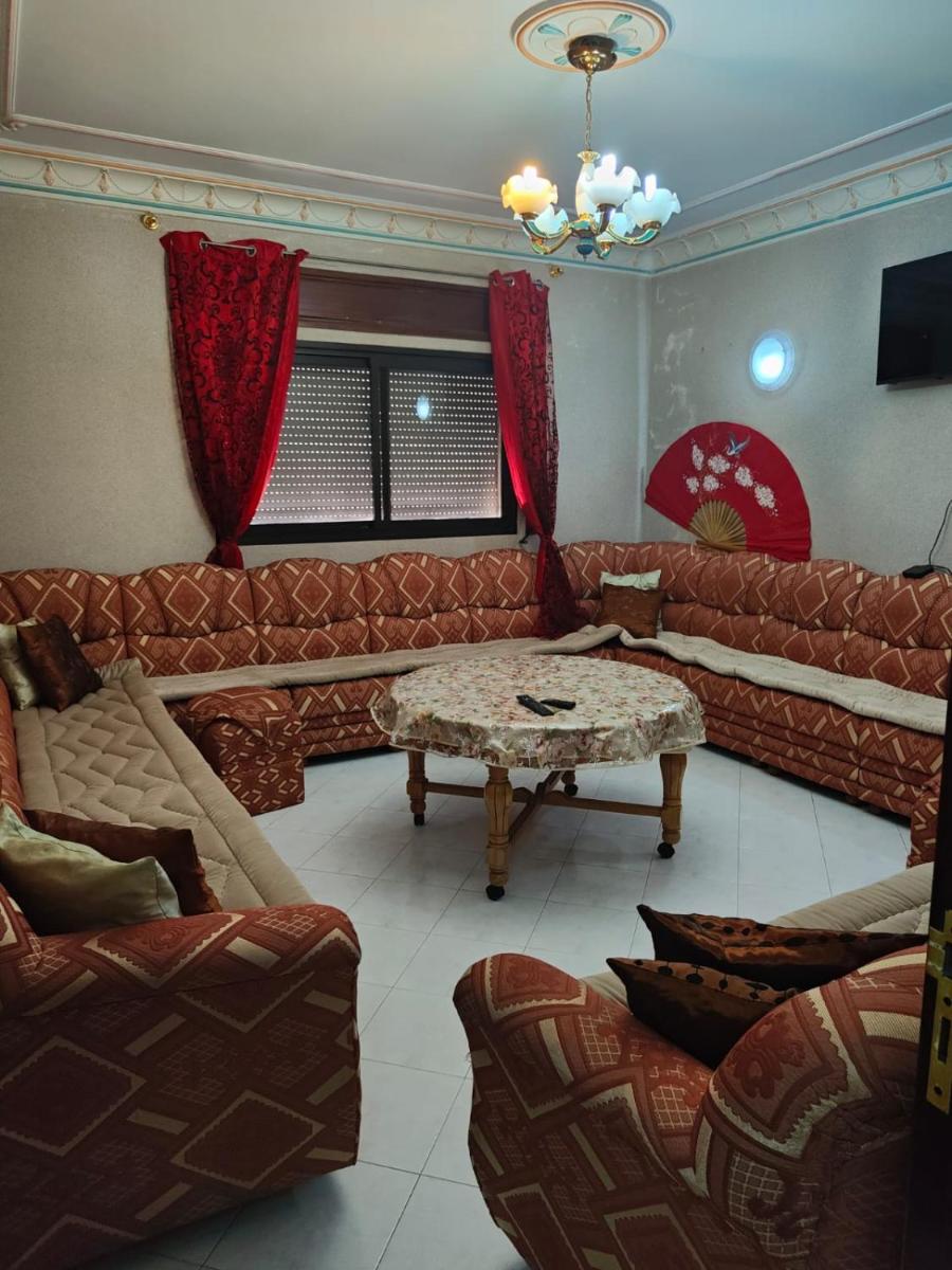 APPARTEMENT PROCHE BUS CTM 90M2 PROPRETE ET HYGIENE IRREPROCHABLE très bien équipé UNE CHAMBRE et 2 SALONS avec couchage seddari - Hizvo