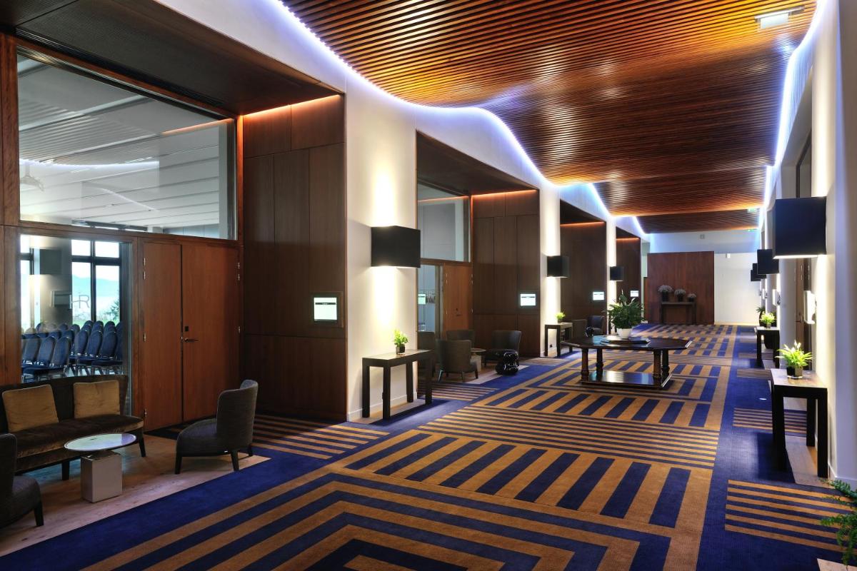 Coin salon dans l'établissement Hôtel Royal