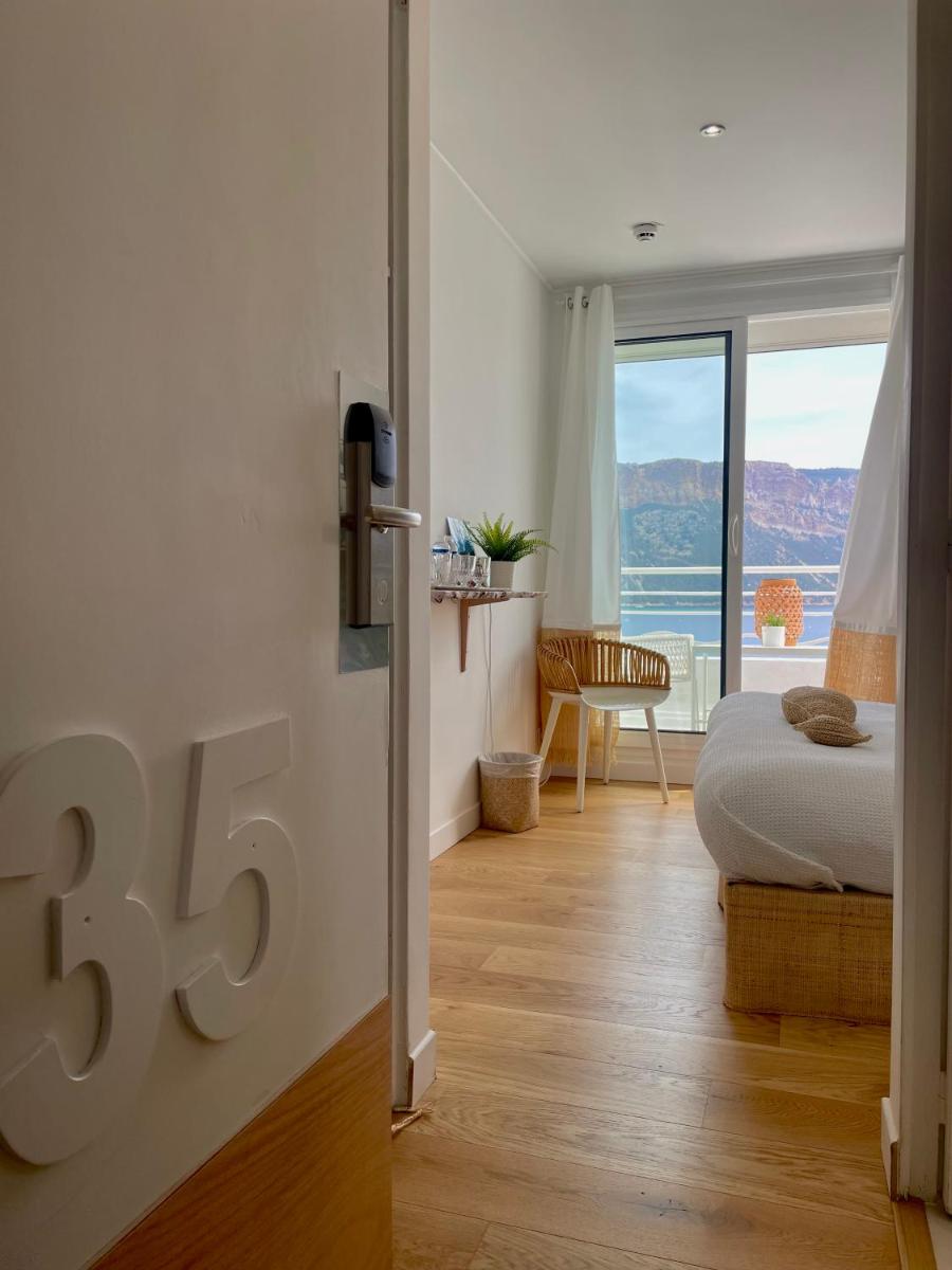 Télévision ou salle de divertissement dans l'établissement Hotel de La Plage - Mahogany