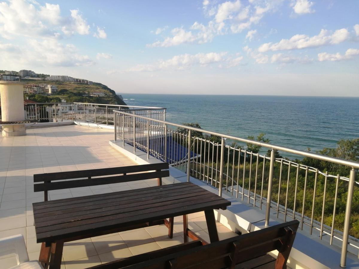 Suitetrails - Rose Apartment on the Beach