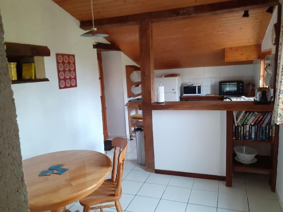 Les Ecots - Petit gîte de caractère à la ferme - Housity