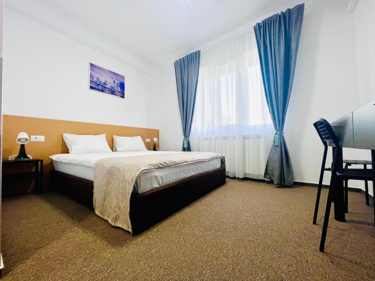Stef Rooms - Housity