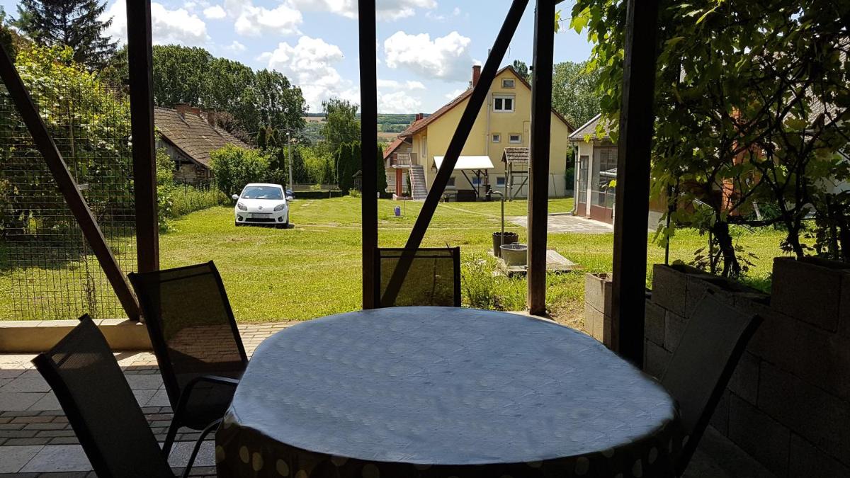 Großes Ferienhaus Plattensee Balaton - nyaraló ház 6 szobával, 5 fürdőszobával, 3000 nm - Housity