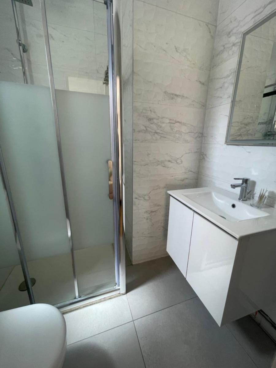 Ezz'Hotel Canet - Housity