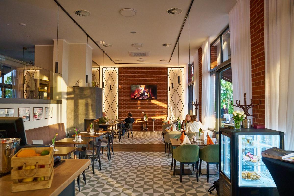 Wellness Hotel Queens - Housity