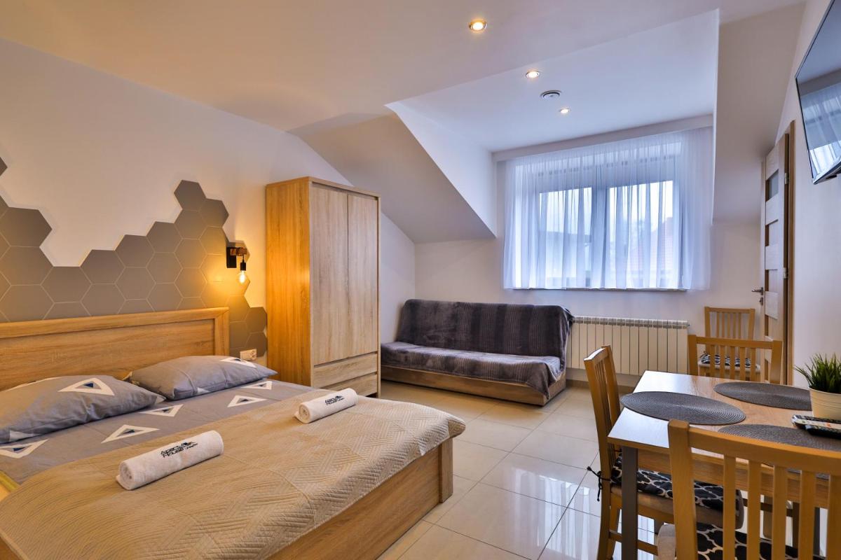 Apart-House Uniejów - Housity