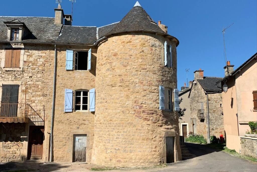 Charming House in Gorgeous, Quiet Village in the Aveyron countryside - Housity