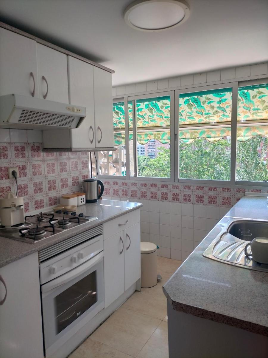 FEMALE ONLY Pinar de Chamartin room - Hizvo