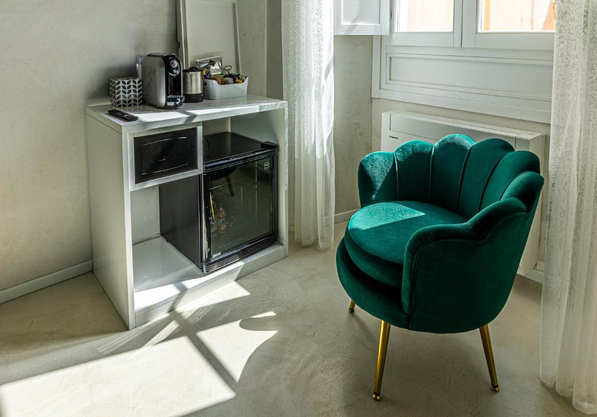 Flower Rooms Cagliari - Housity
