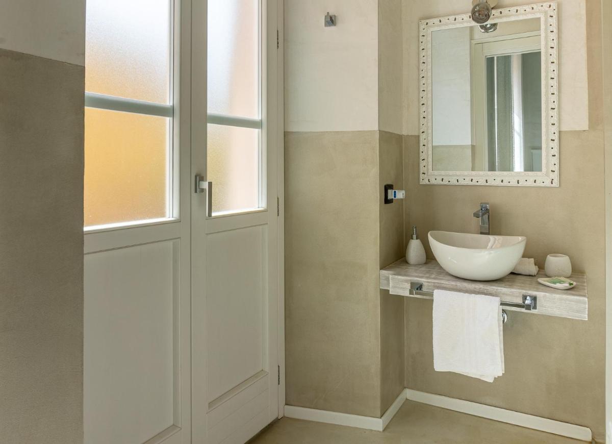 Flower Rooms Cagliari - Housity