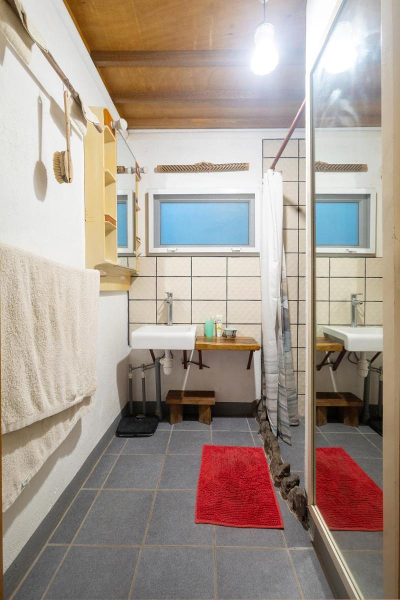 Private Nature Retreat w/Brick Oven & Hiking - Housity