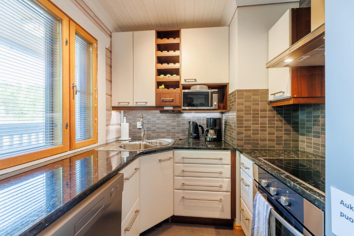 Villa Sahiranta paljulla, 8-12 henkilölle - Housity