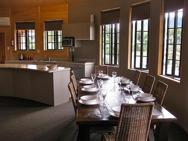 Mangawhero - Modern Yurt Style Chalet, Ohakune - Housity