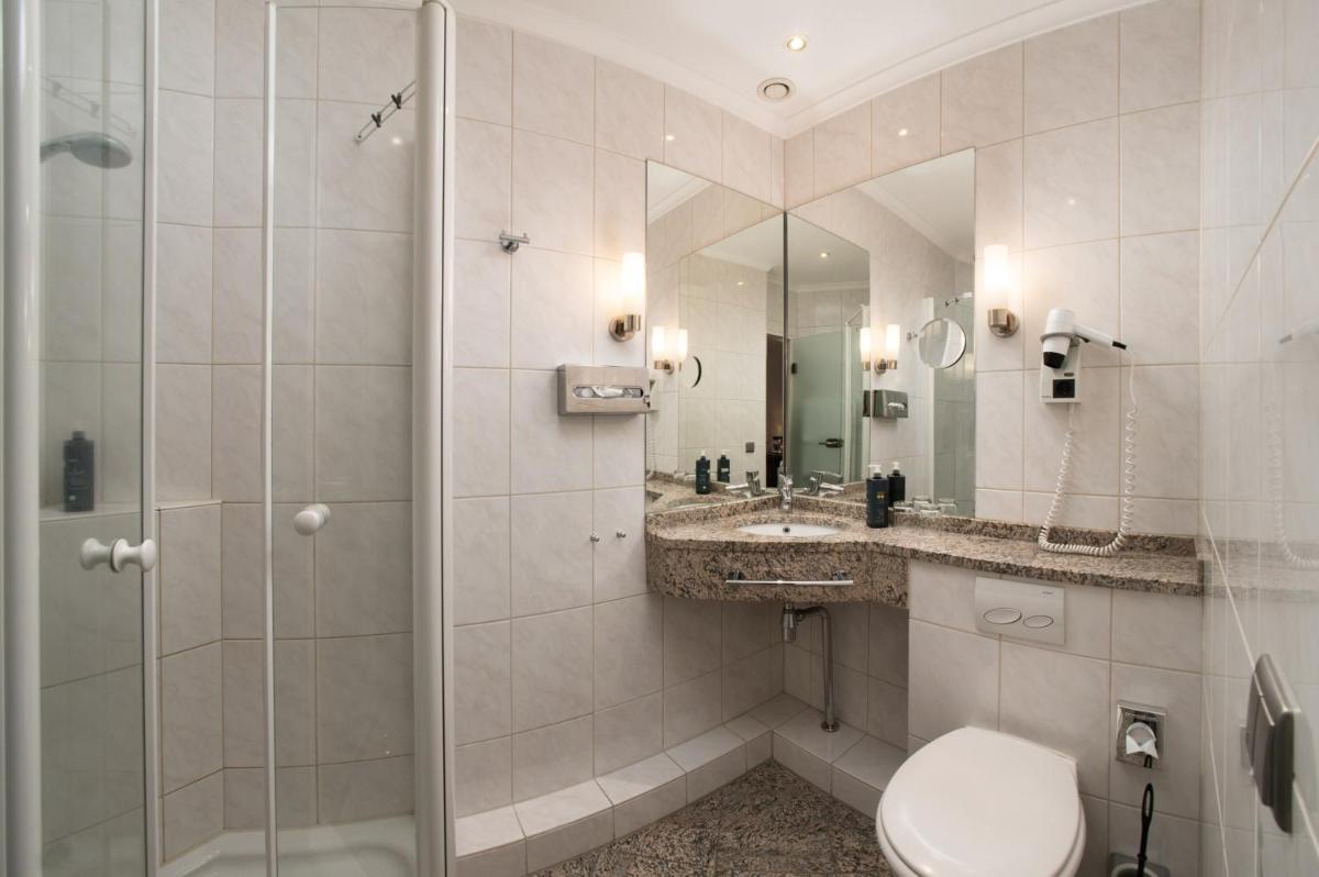 Hotel Baseler Hof - Housity