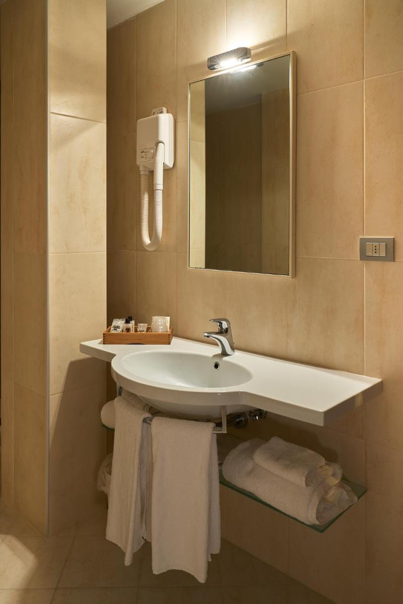 Delfina Palace Hotel - Hizvo