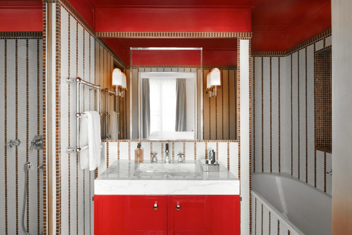 Salle de bains dans l'établissement Villa-des-Prés