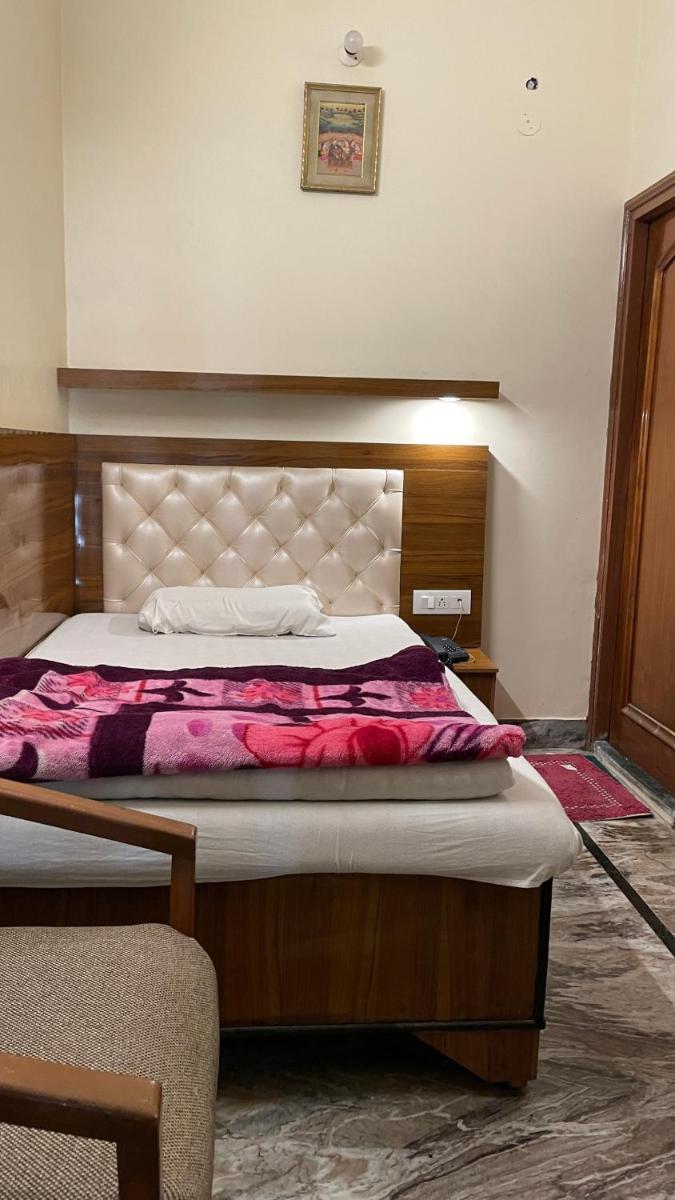 LIPISA INN - Housity