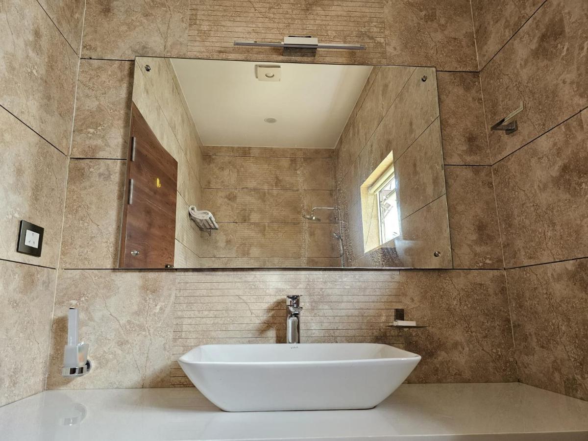 Eagles Glide Hotels & Resorts - Housity