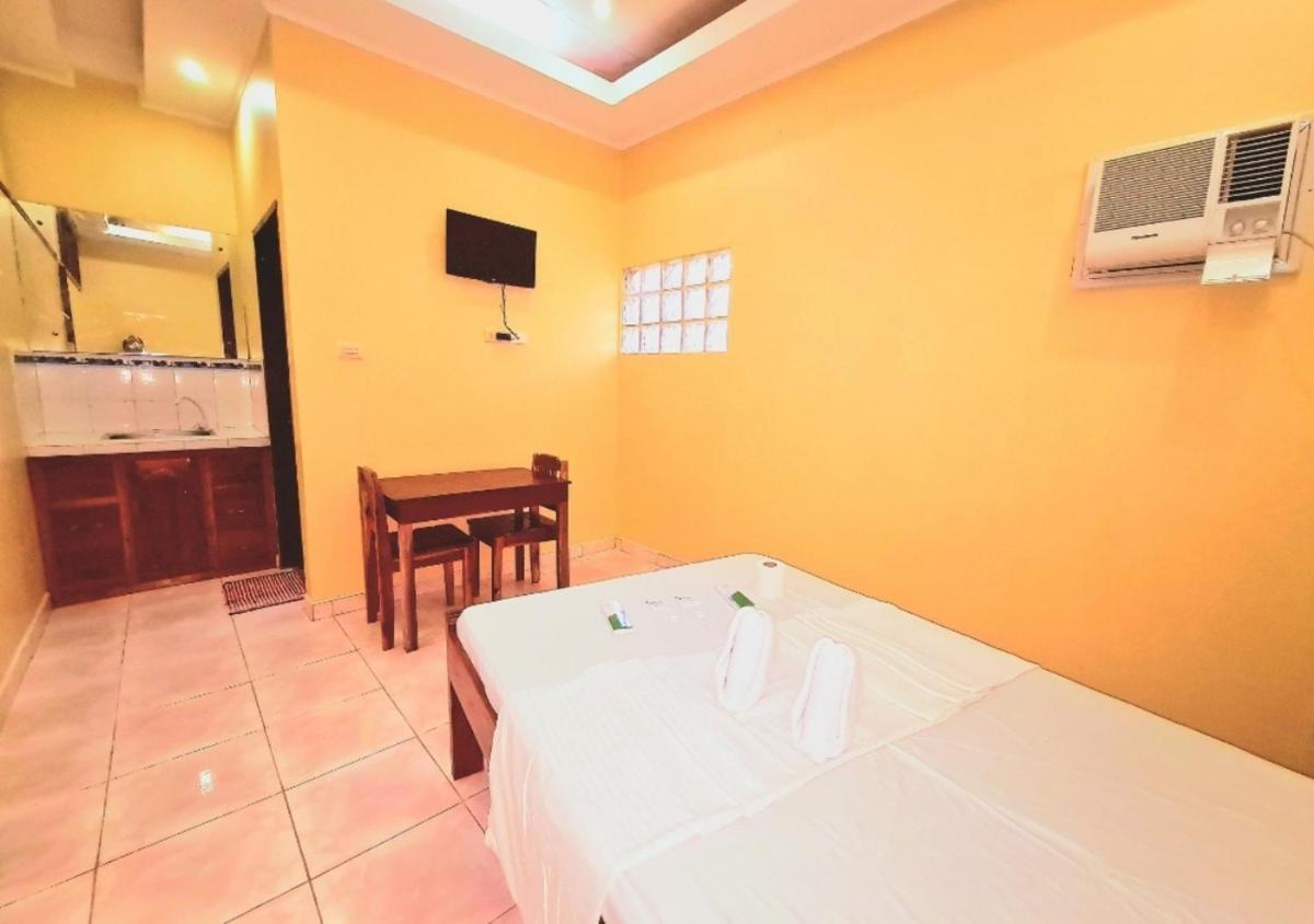 La-Familia Guest House - Housity