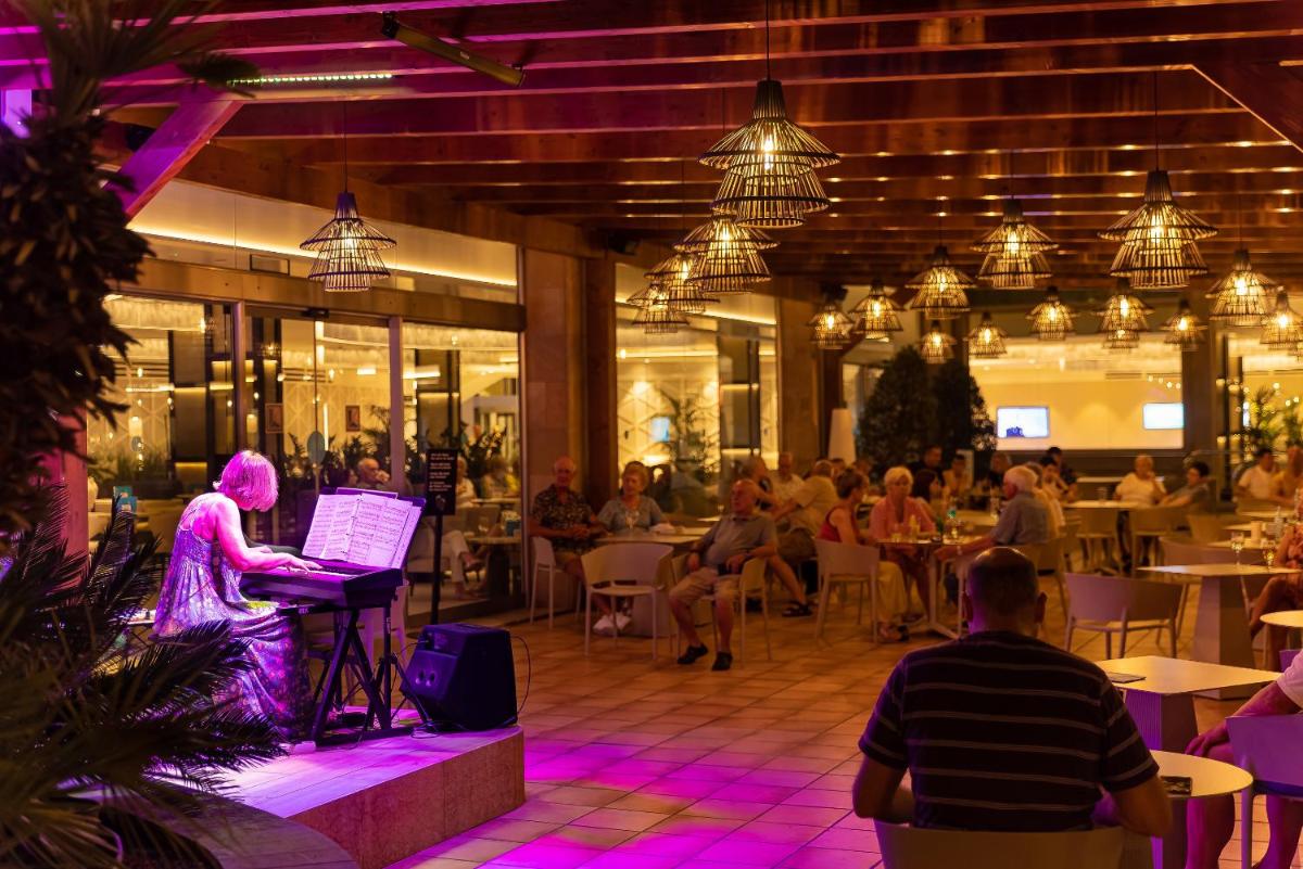 Clientes alojados en Golden Bahía de Tossa & Spa 4* Sup.