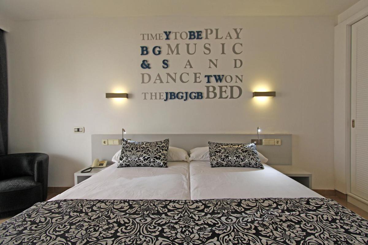 Cama o camas de una habitación en BG Pamplona