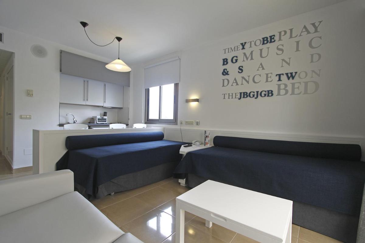 Cama o camas de una habitación en BG Pamplona