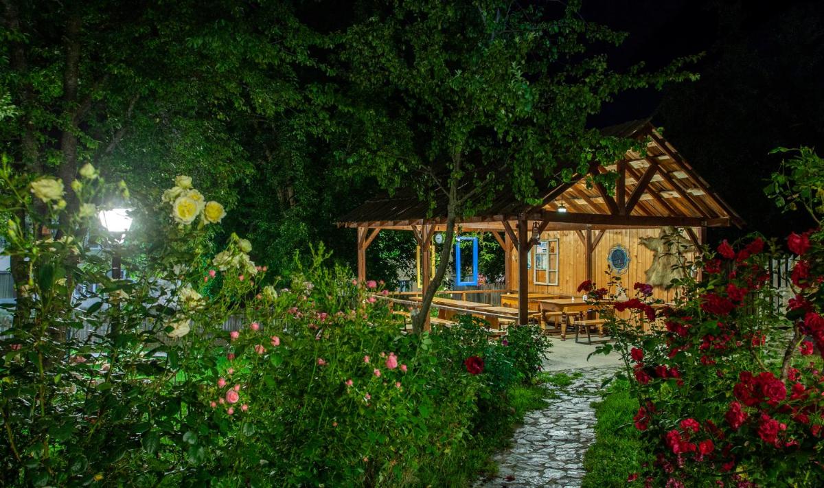 Villa Mestia Hotel - Housity