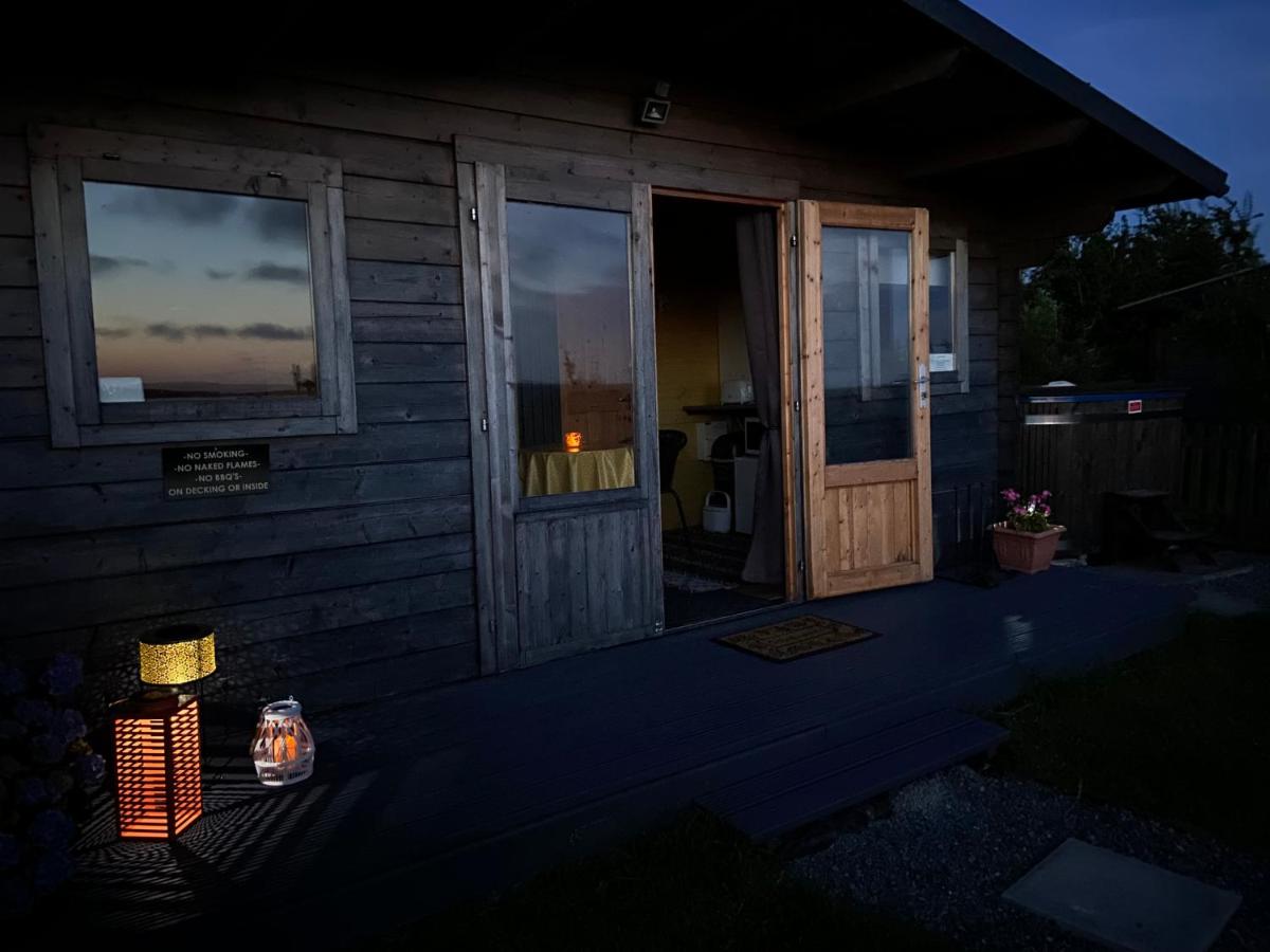 Willow Glamping Hut with HOT TUB, Ensuite, BBQ, Firepit, Views, Fenced Garden, Dog Friendly, Alpacas on site on Anglesey, North Wales - Housity