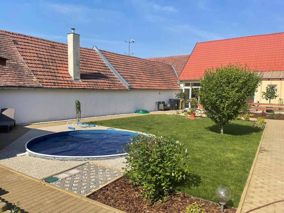 Apartmány u Pálavy - Housity