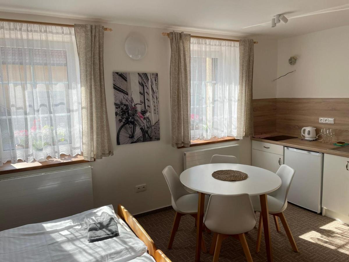 Apartmány u Pálavy - Housity
