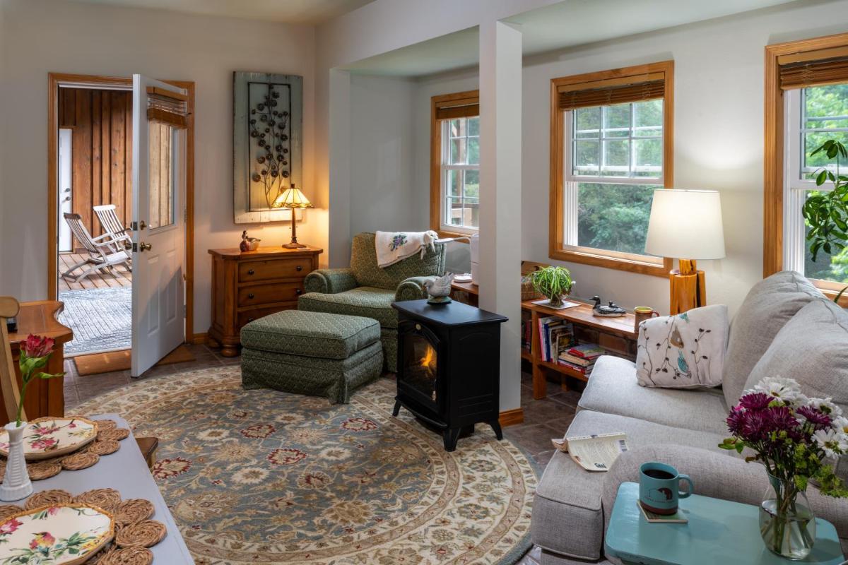 Eureka Sunset Cabins - Housity