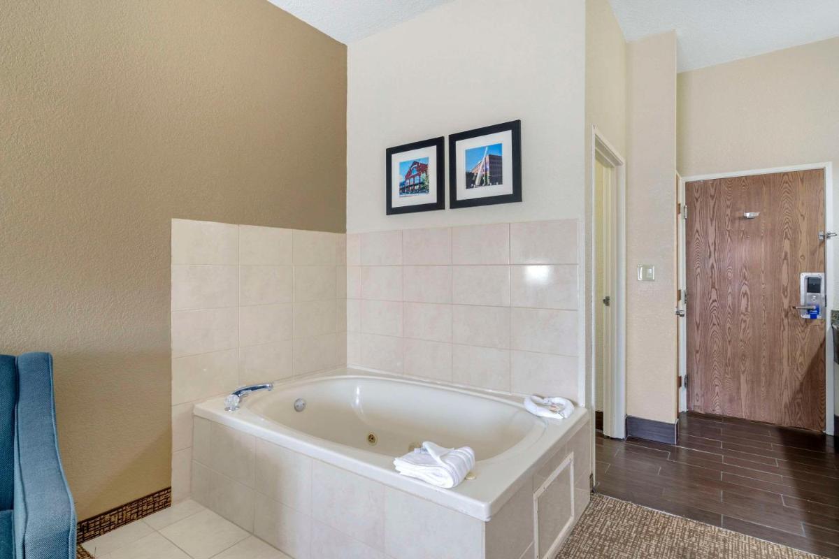 Comfort Inn & Suites La Grange - Louisville Area - Housity
