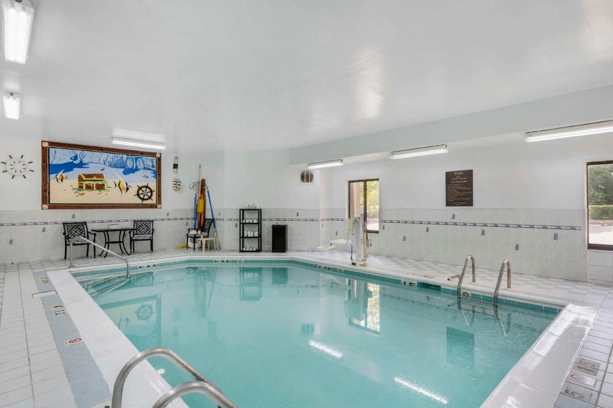 Comfort Inn & Suites La Grange - Louisville Area - Housity