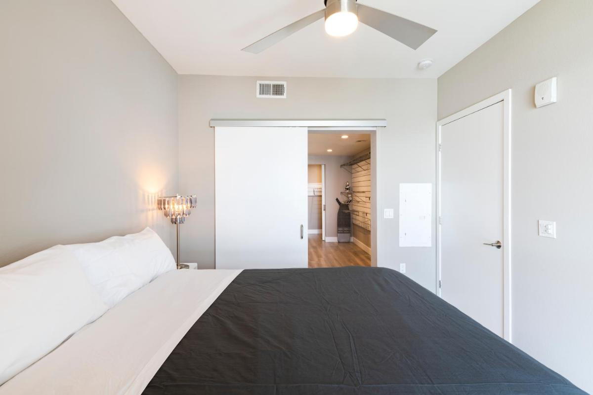 2BR New Construction Modern Luxury Views, Pool & Patio - Housity