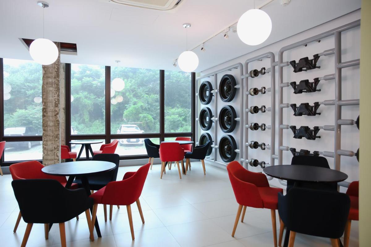 823 Tourist Hotel - Housity