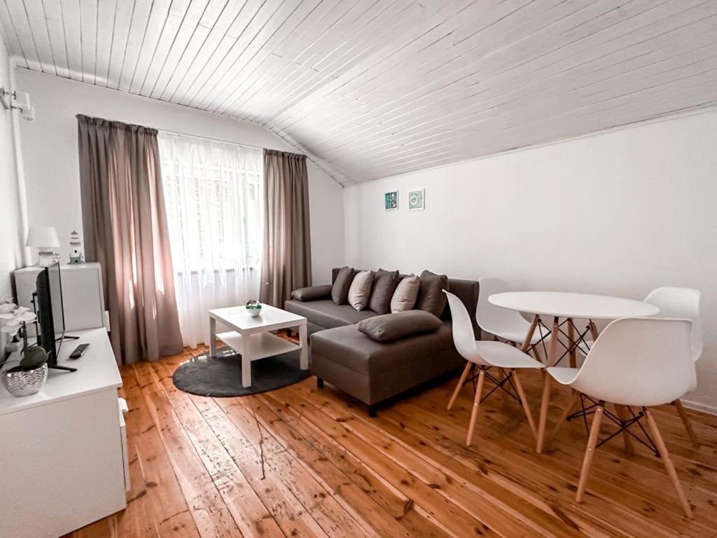 Summer House - Hizvo