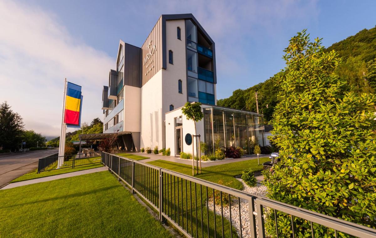 Hotel Arka - Housity