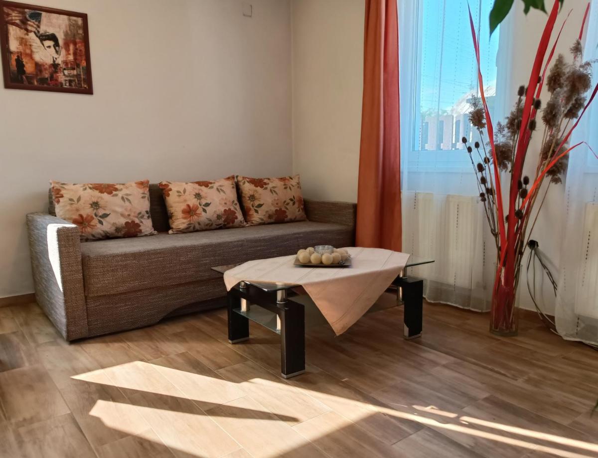 Lend apartman in the garden - Housity