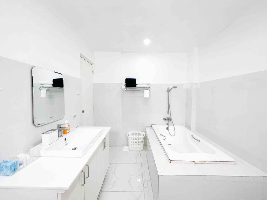 Suitetrails - Elegantly Presented Spacious 3 Bedroom House
