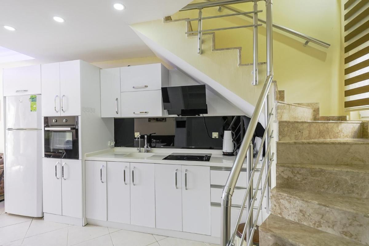 Chic Villa w Patio 5 min to Beach in Antalya - Housity