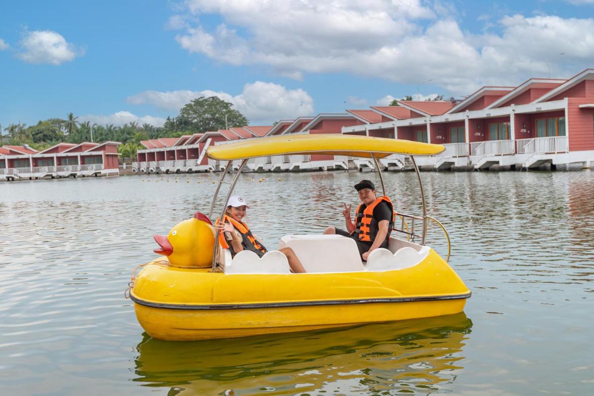 Tasik Villa International Resort - Housity